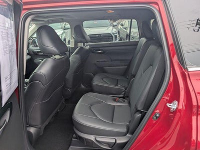 2025 Toyota Highlander XLE