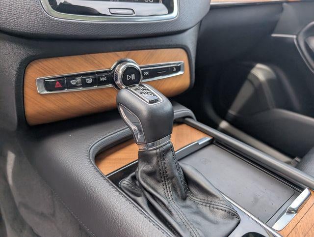 2021 Volvo XC90 T6 Momentum