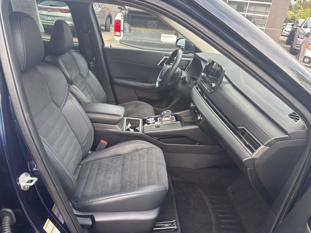 2022 Mitsubishi Outlander Base