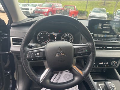 2022 Mitsubishi Outlander Base