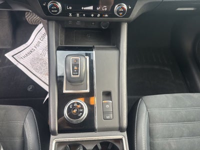 2022 Mitsubishi Outlander Base