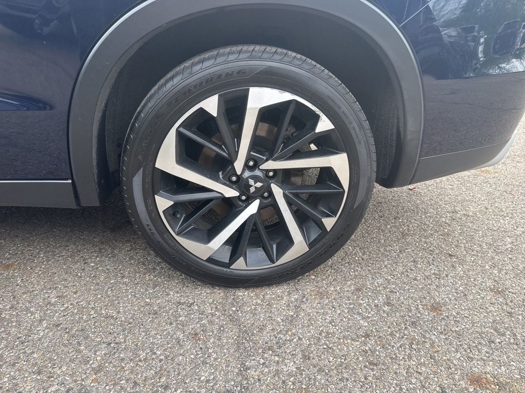 2022 Mitsubishi Outlander Base