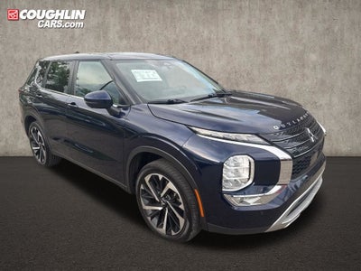 2022 Mitsubishi Outlander Base