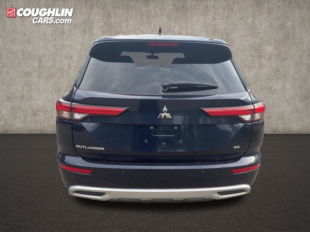 2022 Mitsubishi Outlander Base