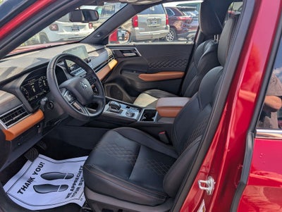 2024 Mitsubishi Outlander Base