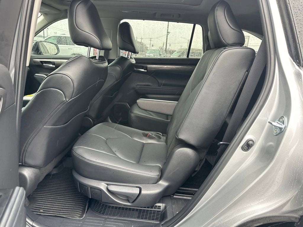 2025 Toyota Highlander Hybrid Platinum